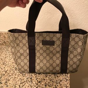 Gucci 141976 002214.